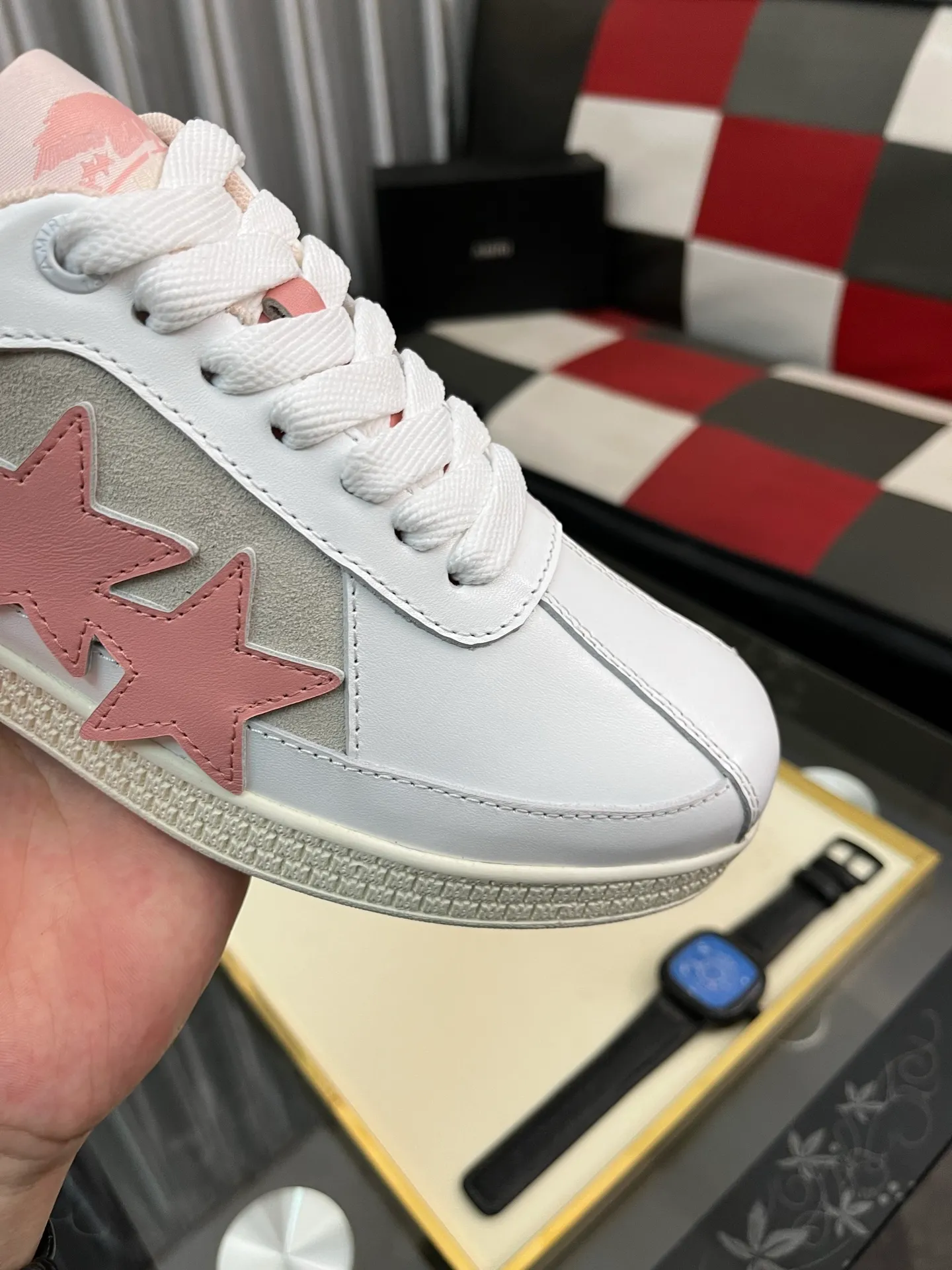 Men's shoes 💰420⌚️⌚️《AMIR*》New men's low-top casual sports sneakers bone shoes, another pair of irresistible bone shoes. Bone shoes are one of AMIRI's most popular items. They use first-layer cowhide uppers. The side bones are made of two cowhide laminations. They have a three-dimensional feel. The leather incisions are all oil-edged. Contrasting color design. Simple style. Fashionable sports. Customized metal LOGO nameplate to embellish shoelaces. Exclusive control of top version. Supports comparison. Breathable mesh lining Original rubber outsole A must-have item for daily leisure Suitable for various occasions Check it out if you pursue high quality Super cool uppers Size: 38-446️⃣ Colors available